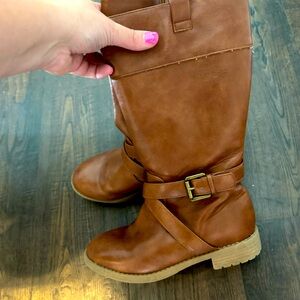 Girls size 2 boots. GUC.